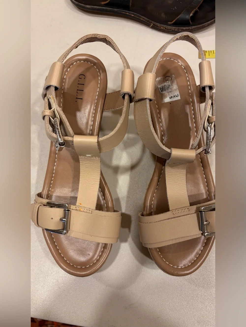 GILI leather sandals sz 6 beige
